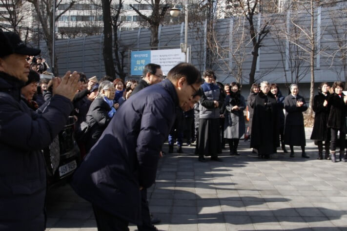 32bb6cdce976e3c04f51160a9a5861ae_1518616